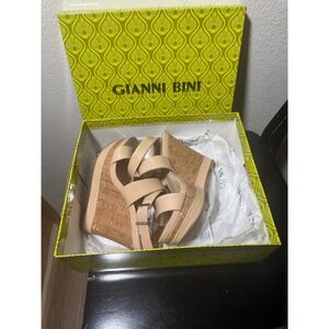 Gianni Bini‎ Beige Patent Leather Cork Wedge Platform Heels Women's Size 8.5